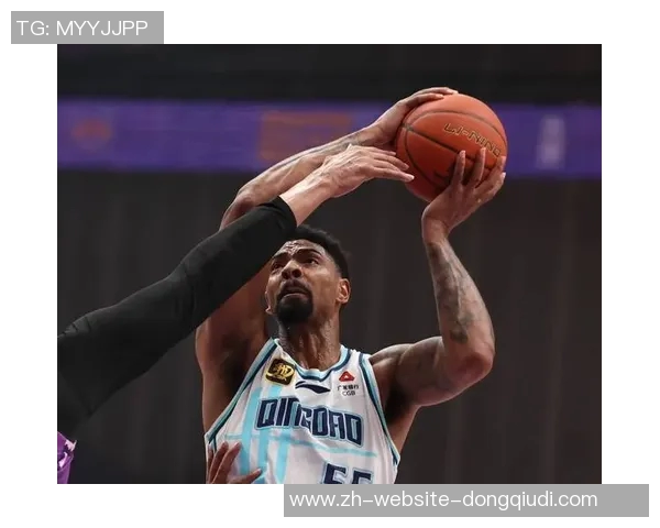 青岛客场大胜广厦总分领先米奇轰下34分10篮板布朗独砍36分